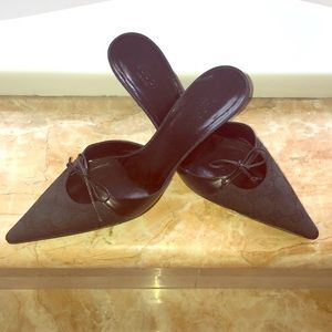 Gucci pointed slides